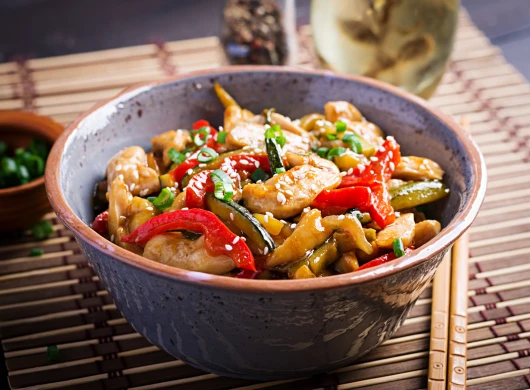 Brzi wok sa piletinom i povrćem