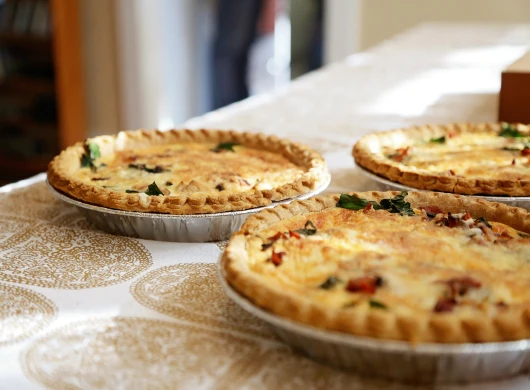 Pita sa prhkim tijestom od paradaiza i brokule (Quiche)